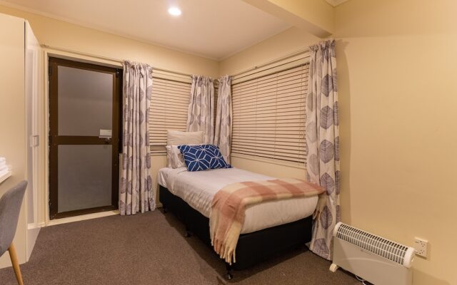 Character 4BR Home - Seaview - Skyline - Hot tub