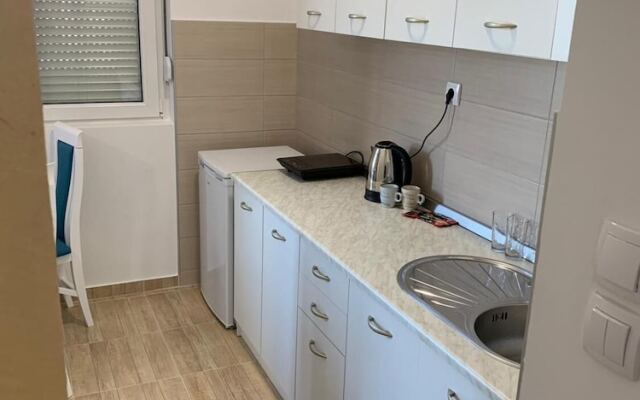 Airport View Apartment
