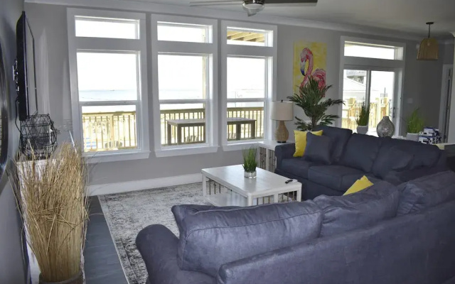 Sonny Daze - 105 Quebec Ct