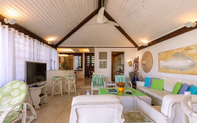 Excelente casa com piscina Armação