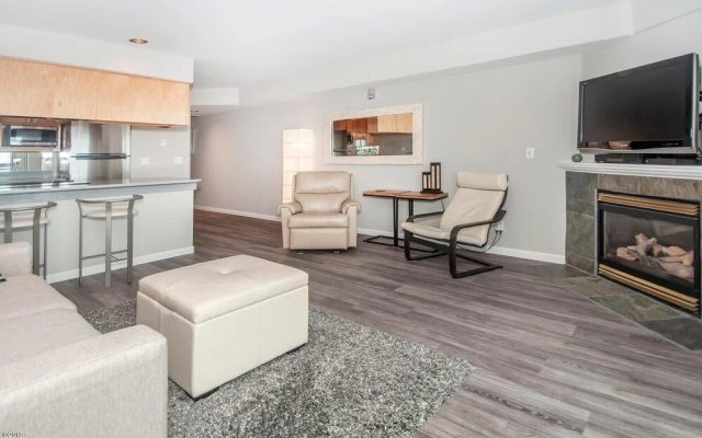 Waters Edge 309