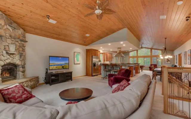 Angora Mountain Lodge - Pool Table, Ping Pong, Shuffle Board