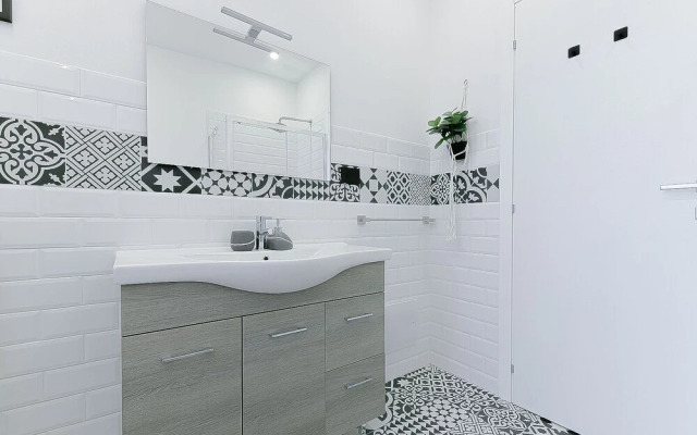 8 Bedroom Apartment in Reggio Emilia Center