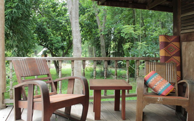 Thai Teak House Garden Homestay