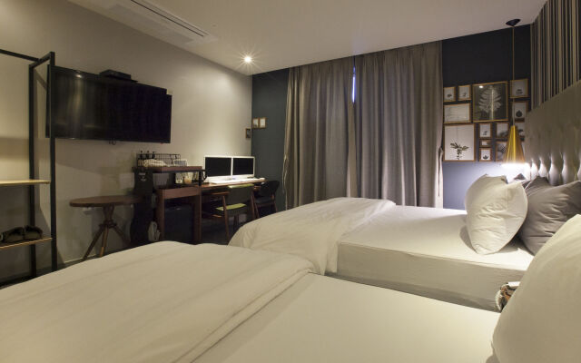 Brown Dot Hotel