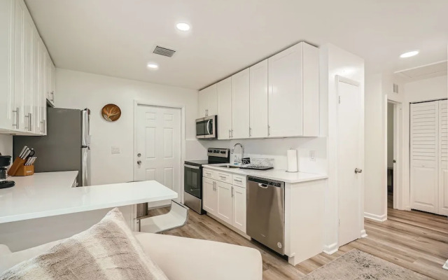 Amazing 2BR walking distance to Beach