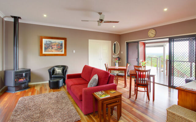 Mary Valley Views B + B