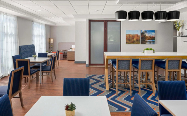 Hampton Inn Fairmont