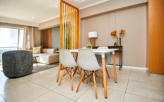 Smart & Modern apartment @ Menlyn Place
