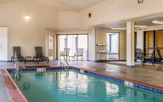 Quality Inn & Suites Benton - Draffenville