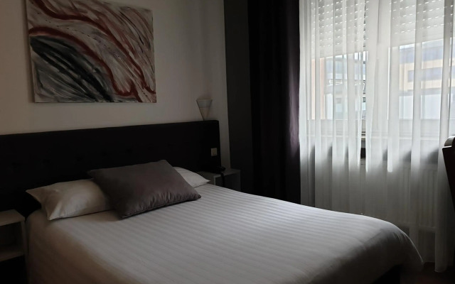 Yasha Hotel
