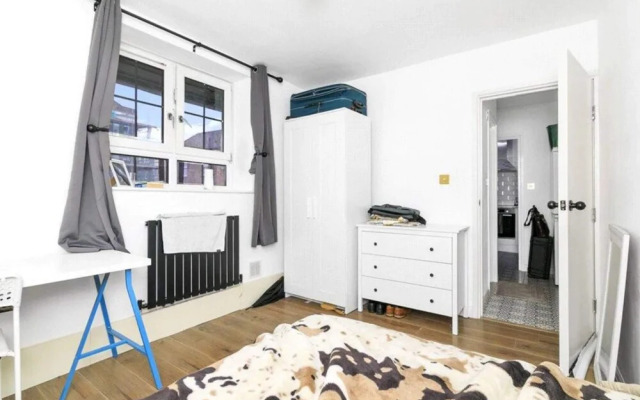 Spacious 4 Bedroom Apartment in Bethnal Green