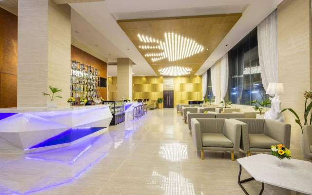 Diamond Bay Condotel