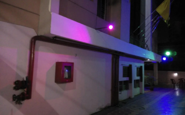 The Salvation Army Red  Shield Guest House - Hostel