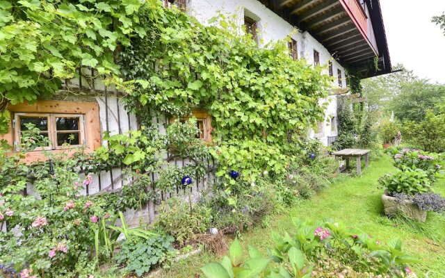 Traditional Apartment In Altreichenau With Garden