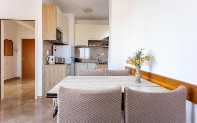 Milka - in Center & Close to the sea - H