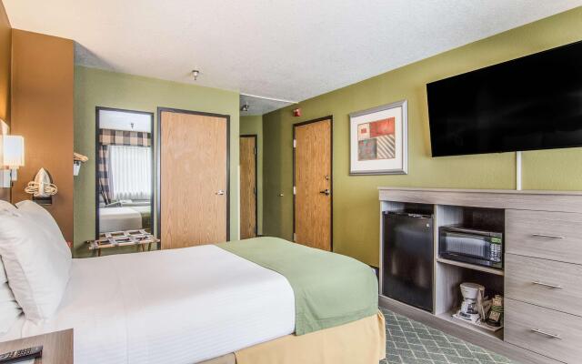 GuestHouse Inn & Suites Hotel Poulsbo