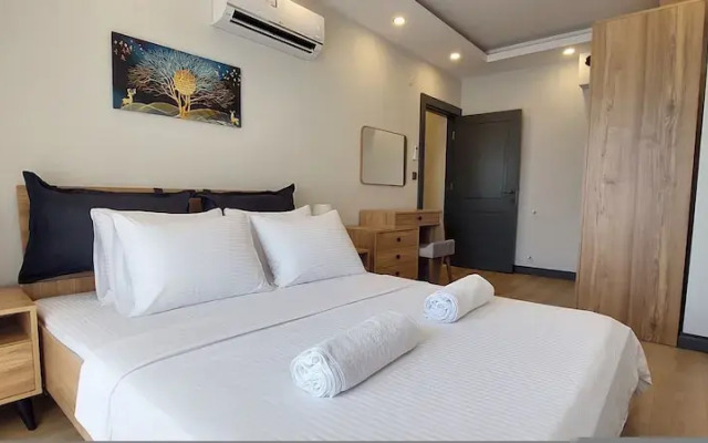 New Flat Large Living Space 1 Close to Lara Beach