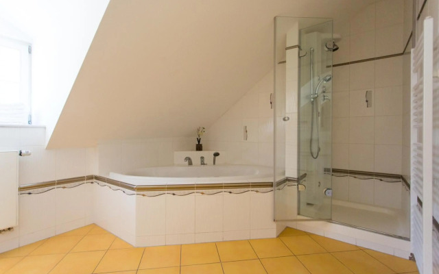 Ontario Hotel Garni