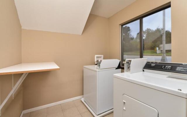 Super 8 By Wyndham Rochester Mayo Clinic Area