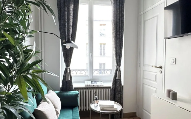 1587 Charonne