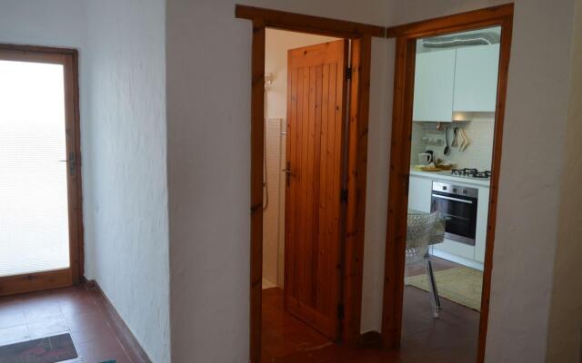 Seafront holiday home twenty meters from the western shore of Sardinia in S'archittu Beach-Casa del Giglio