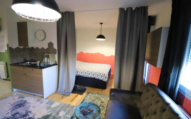 Room Emma,between bus and train station,Netflix,speed Wi-Fi