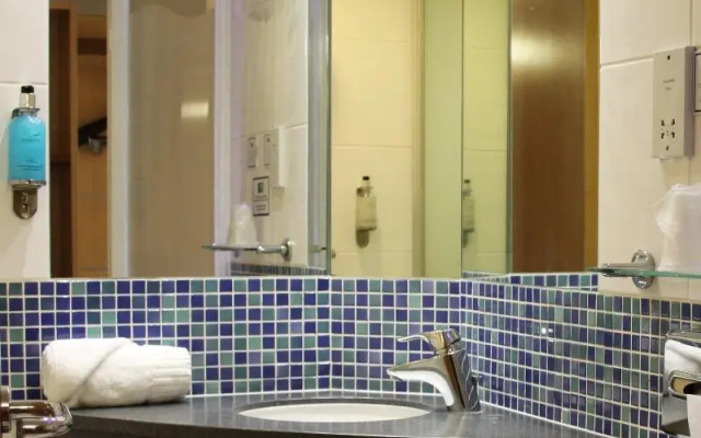 Holiday Inn Express Cardiff Airport by IHG