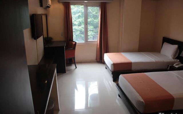 OYO 114 One Liberty Hotel