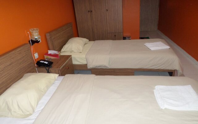 OYO 925 Emirates Hotel