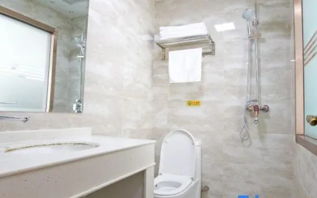 Xinyue Hotel (Urumqi Light Industry College)