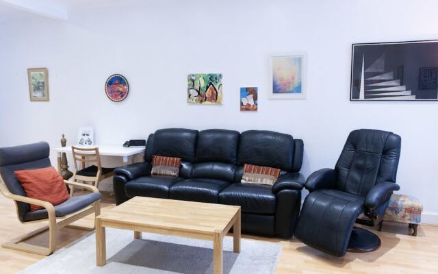 3 BR by Hampstead Heath W/terrace + Parking