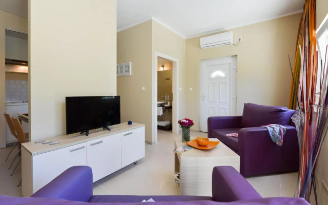 Cecilia Apartments
