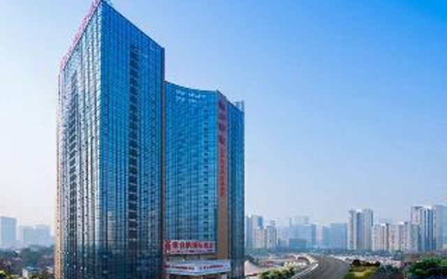 Vienna Hotel (Chengdu South Railway Station Sanwayao Subway Station)