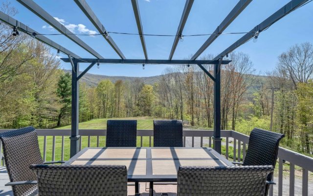 'the Mountain House:' Windham Retreat w/ Hot Tub!