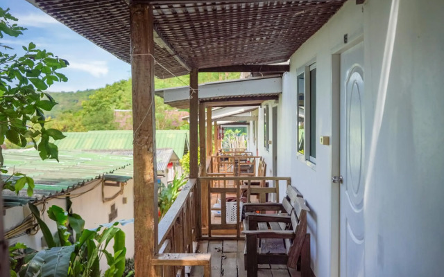 Phi Phi Cozy Seafront Resort