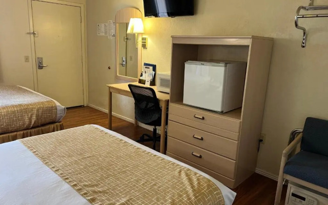 Travelodge By Wyndham Holbrook