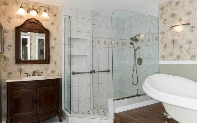 Tropical Retreat Pool Jet Spa WiFi 3 Br home by RedAwning