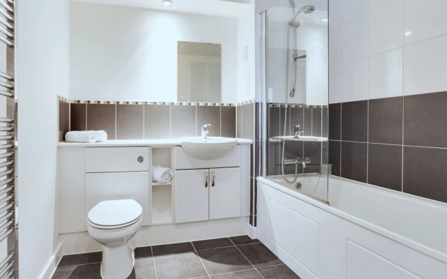 BookedUK - Penthouse 3 Bedroom Apartment