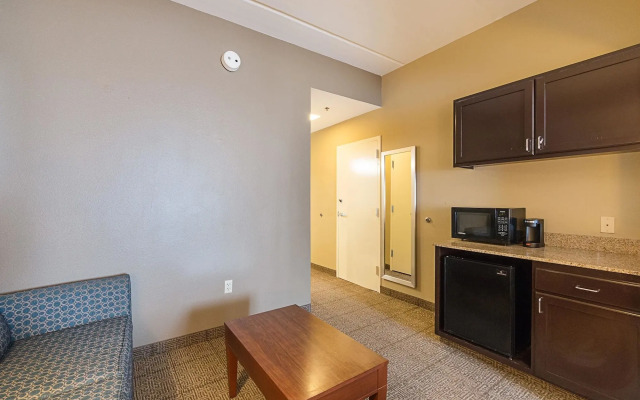 Comfort Suites Beachside