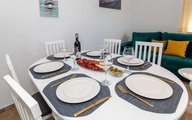 Stunning Apartment in Komarna With Wifi and 3 Bedrooms