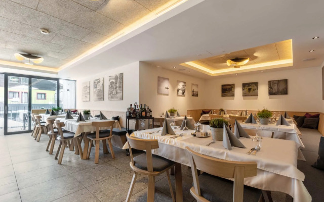 Emma Deluxe Aparthotel