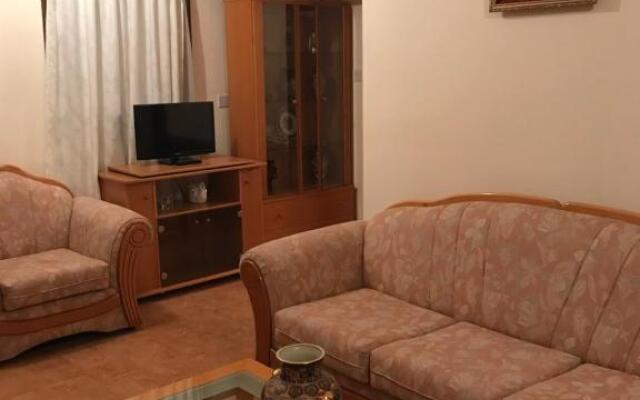 Pomos Small Sunny House