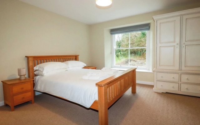 Tretoil Farm House