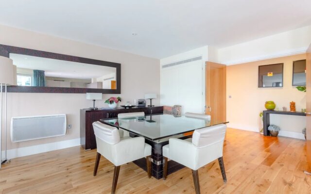 Gorgeous 3 Bedroom Flat in Vauxhall With City Views
