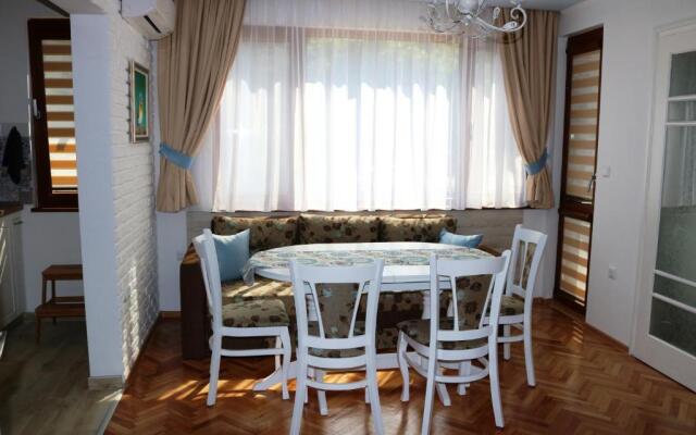 Central Varna Apartment - Lets4Holiday