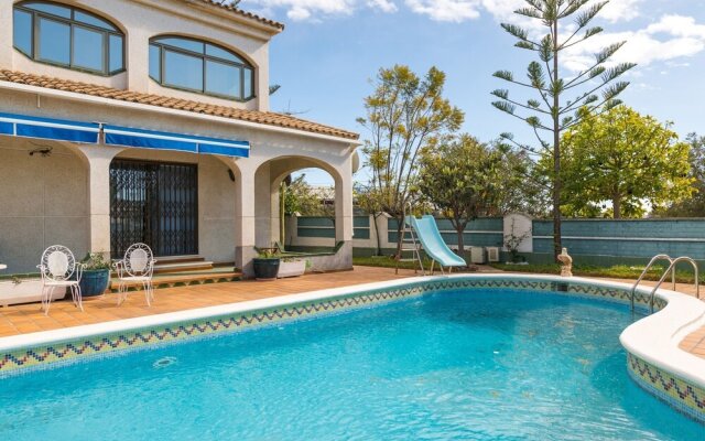 Exotic Villa in Coma-ruga with Private Swimming Pool