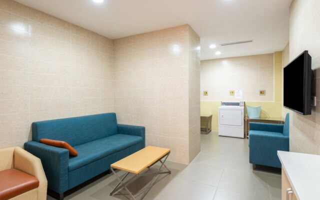 Holiday Inn Express Shanghai Pujiang by IHG