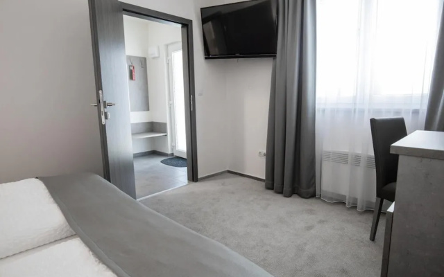 Fast Lane Hotel