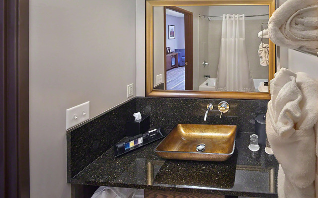 Scholar Morgantown, Tapestry Collection by Hilton